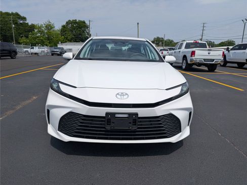 Used 2025 Toyota Camry LE w/ Convenience Package AWD/4WD image 8
