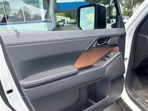 Used 2024 Lexus GX 550 w/ Accessory Package (2T) AWD/4WD image 21