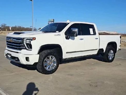 Used 2024 Chevrolet Silverado 2500 High Country w/ Z71 Off-Road Package AWD/4WD image 4