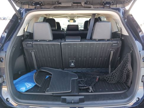 Used 2025 Toyota Highlander XLE image 30