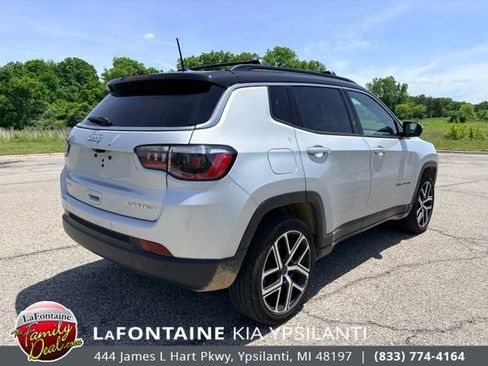 Used 2025 Jeep Compass Limited AWD/4WD image 5