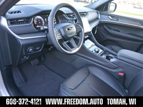Used 2025 Jeep Grand Cherokee L Limited w/ Trailer Tow Package AWD/4WD image 16