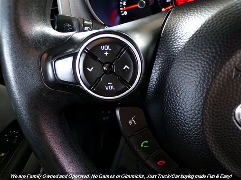 Used 2015 Kia Soul + image 39