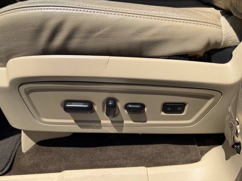 Used 2015 Lincoln Navigator L 4WD w/ Equipment Group 101A Reserve image 18