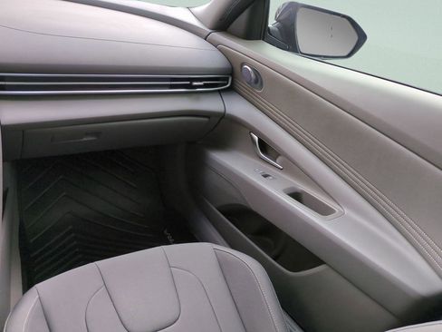 Certified 2025 Hyundai Elantra Sport image 16