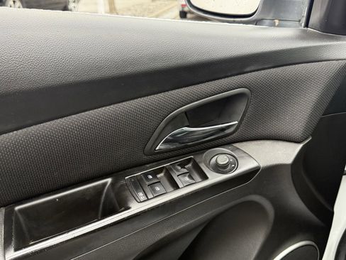 Used 2011 Chevrolet Cruze LT image 9