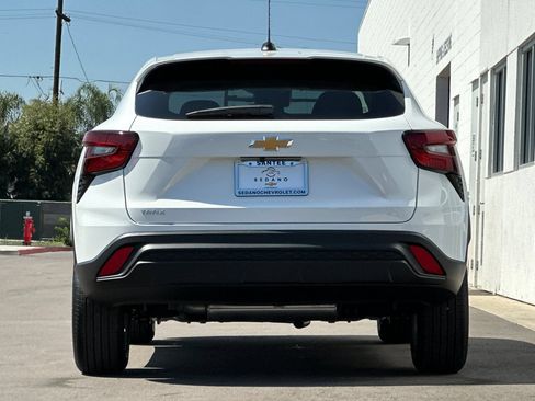 New 2026 Chevrolet Trax LS w/ LS Convenience Package FWD image 5
