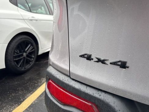 Used 2017 Jeep Cherokee Limited image 8