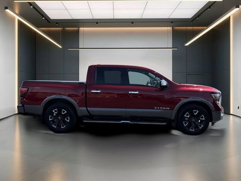 Used 2024 Nissan Titan Platinum Reserve w/ Moonroof Package RWD image 7