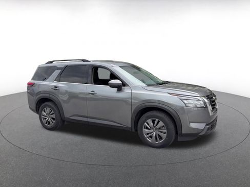 Used 2025 Nissan Pathfinder SV AWD/4WD image 2