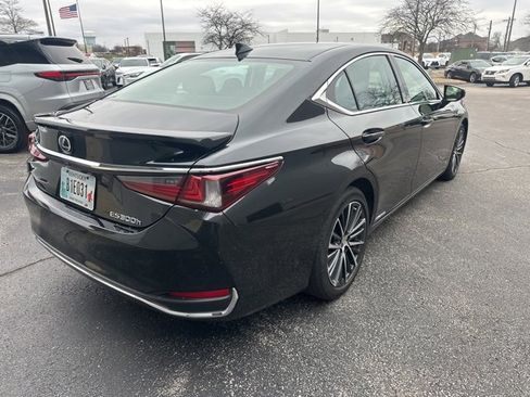 Certified 2022 Lexus ES 300h w/ Premium Package image 3