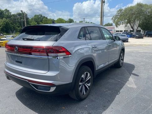 Used 2024 Volkswagen Atlas Cross Sport SE FWD image 6