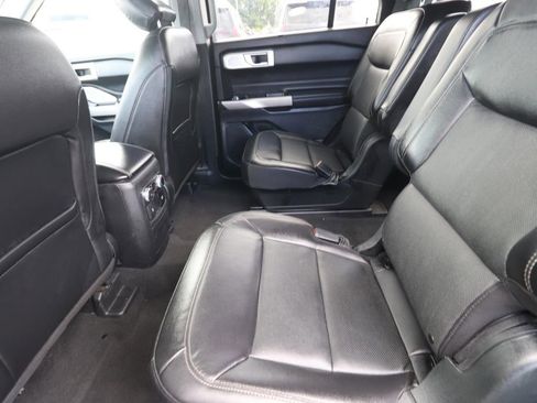 Used 2022 Ford Explorer Limited w/ Limited Technology Package image 4