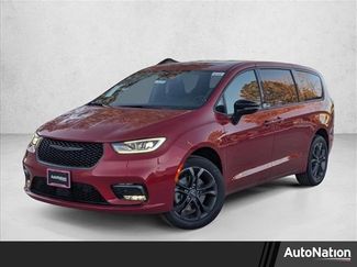 New 2026 Chrysler Pacifica Select video 1
