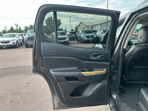 Used 2017 GMC Acadia Denali w/ Technology Package AWD/4WD image 22