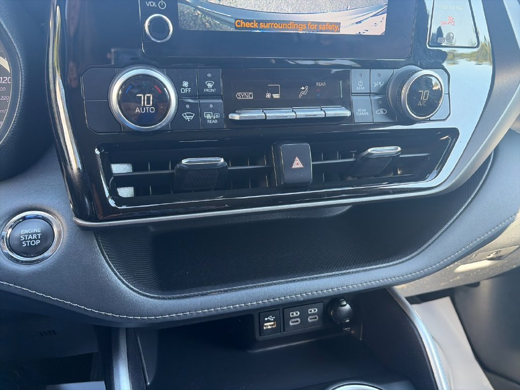 Used 2023 Toyota Highlander LE FWD image 24