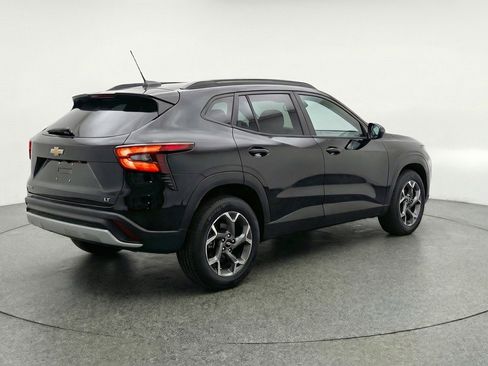 Used 2025 Chevrolet Trax LT image 9