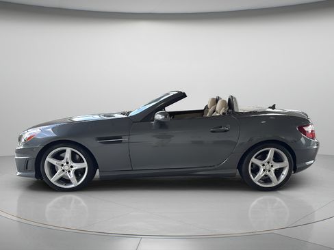 Used 2015 Mercedes-Benz SLK 350 image 4