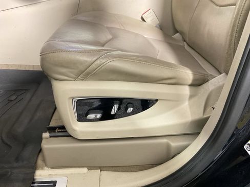 Used 2019 Cadillac Escalade Luxury AWD/4WD image 25