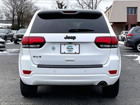 Used 2021 Jeep Grand Cherokee Laredo X image 4