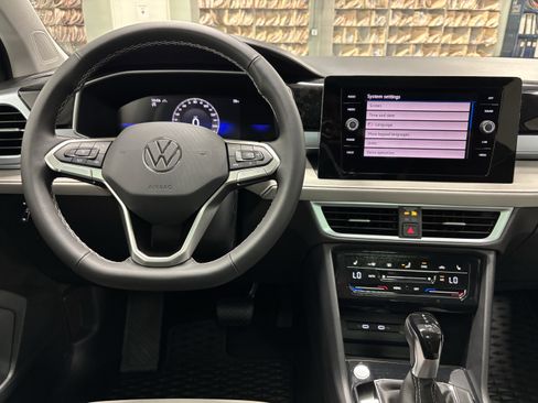 New 2025 Volkswagen Taos SE image 17