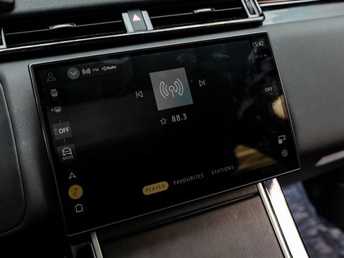 Used 2024 Land Rover Range Rover Velar Dynamic SE image 31