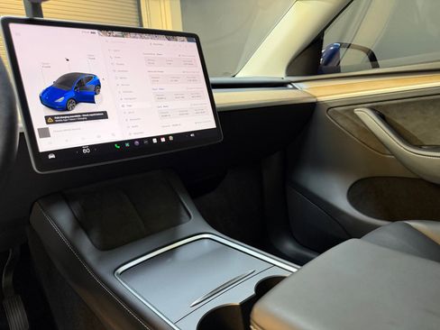 Used 2024 Tesla Model Y Long Range AWD/4WD image 28