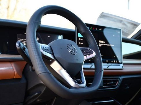 New 2026 Volkswagen Tiguan SEL R-Line image 11