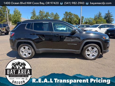 Used 2022 Jeep Compass Latitude FWD image 4