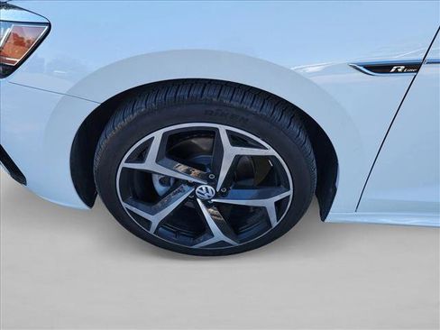 Used 2022 Volkswagen Passat 2.0T R-Line image 9