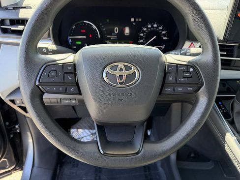 Certified 2025 Toyota Sienna LE FWD image 22