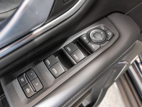 Used 2024 GMC Yukon SLT w/ SLT Luxury Package AWD/4WD image 14