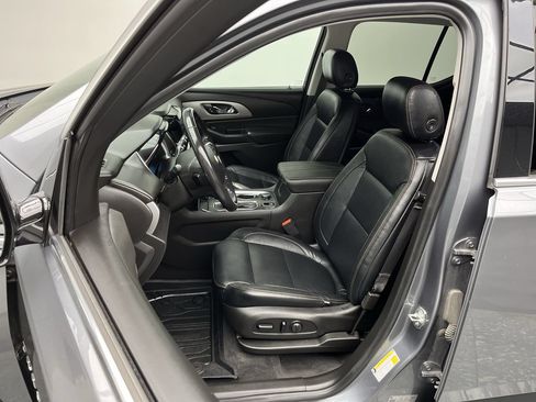 Used 2019 Chevrolet Traverse LT FWD image 8