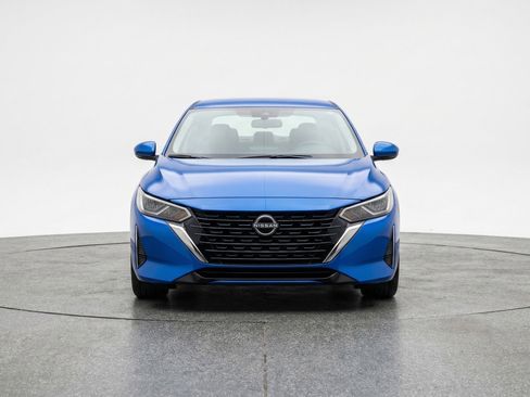 Used 2025 Nissan Sentra SV image 2