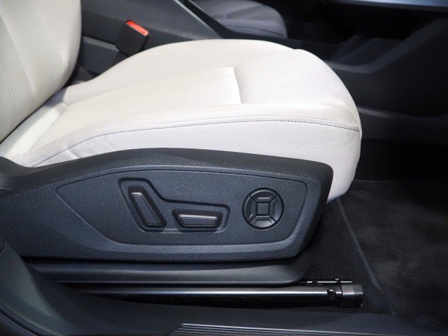 Used 2024 Audi Q4 e-tron quattro Premium Plus Sportback AWD/4WD image 59