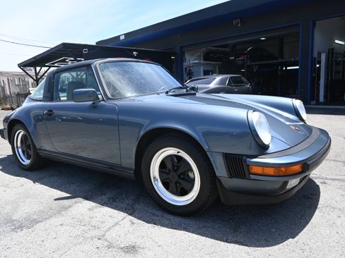 Used 1987 Porsche 911 Carrera RWD image 25