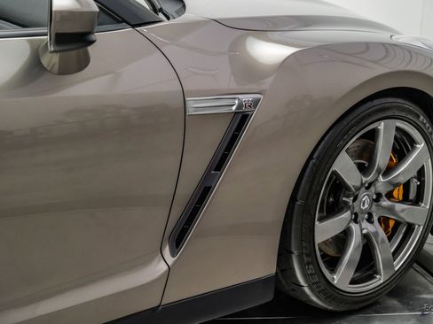 Used 2009 Nissan GT-R Premium AWD/4WD image 41