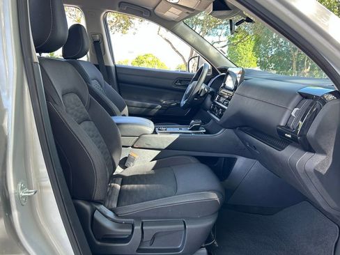 Used 2025 Nissan Pathfinder SV image 37