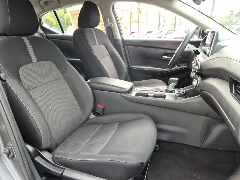 Used 2025 Nissan Sentra SV FWD image 31