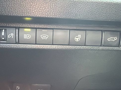 Used 2024 Toyota RAV4 SE w/ Weather & Moonroof Package AWD/4WD image 18