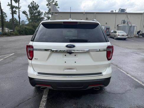 Used 2018 Ford Explorer XLT w/ Equipment Group 202A FWD image 6