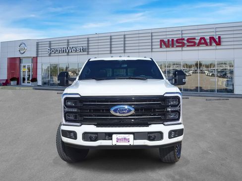 Used 2025 Ford F350 Platinum w/ FX4 Off-Road Package image 11