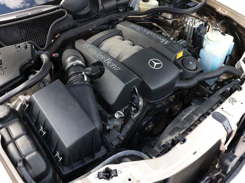 Used 2000 Mercedes-Benz E 320 4MATIC Sedan image 43