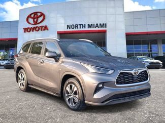 Used 2023 Toyota Highlander XLE FWD video 1