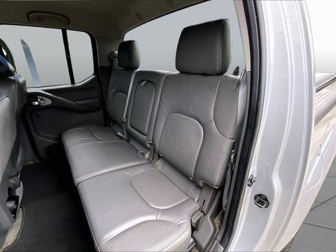 Used 2011 Nissan Frontier SL RWD image 19