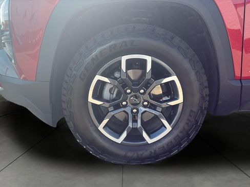 Certified 2026 Chevrolet Equinox ACTIV w/ Convenience Package III AWD/4WD image 12
