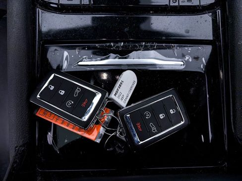 Used 2022 Jeep Grand Cherokee Overland w/ Luxury Tech Group IV image 32