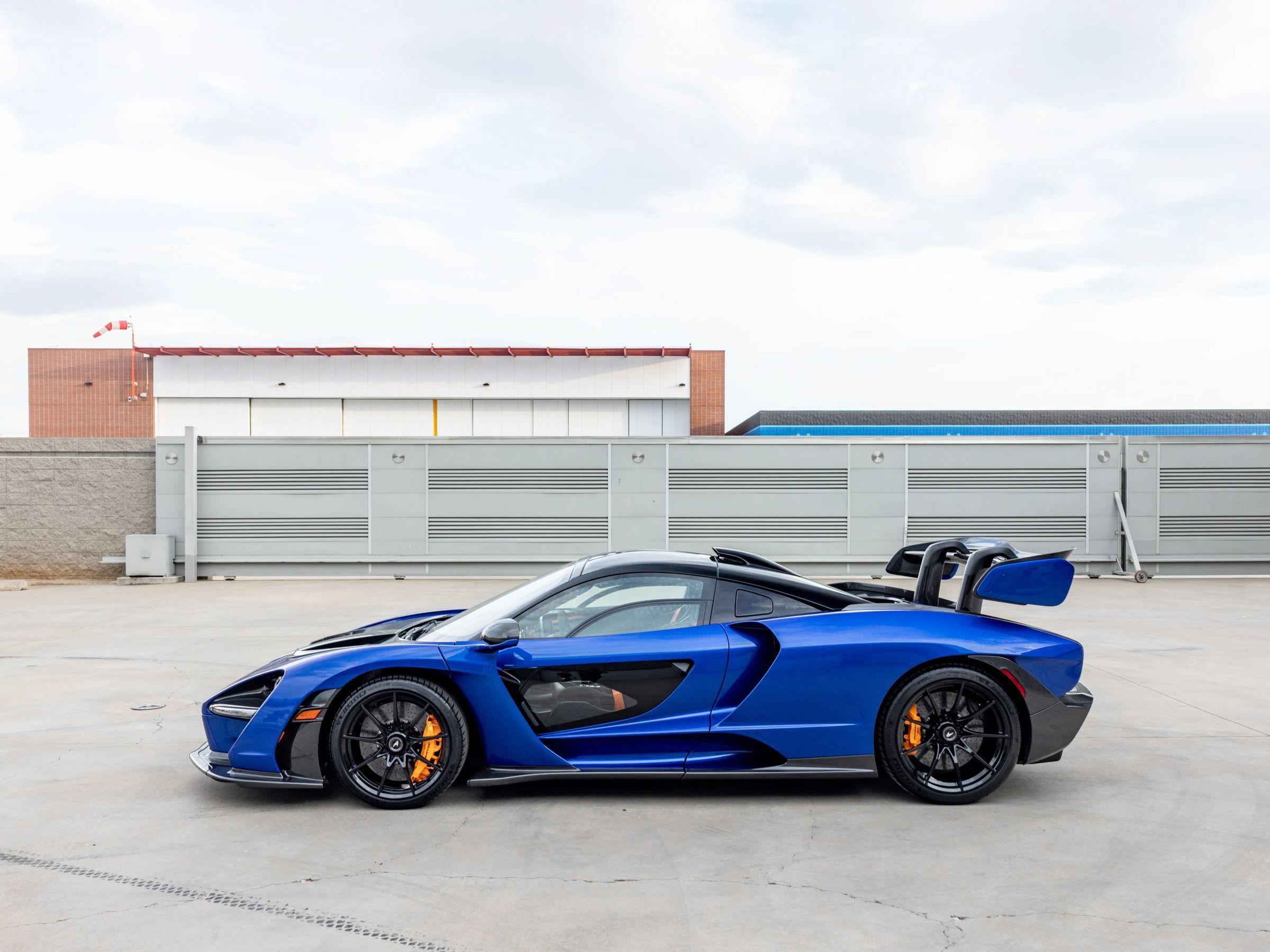 Used 2019 McLaren Senna RWD image 24