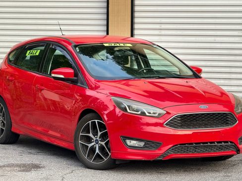 Used 2015 Ford Focus SE w/ SE Sport Package image 13