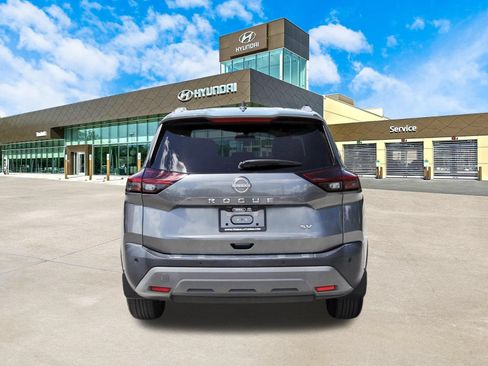 Used 2022 Nissan Rogue SV w/ SV Premium Package FWD image 7